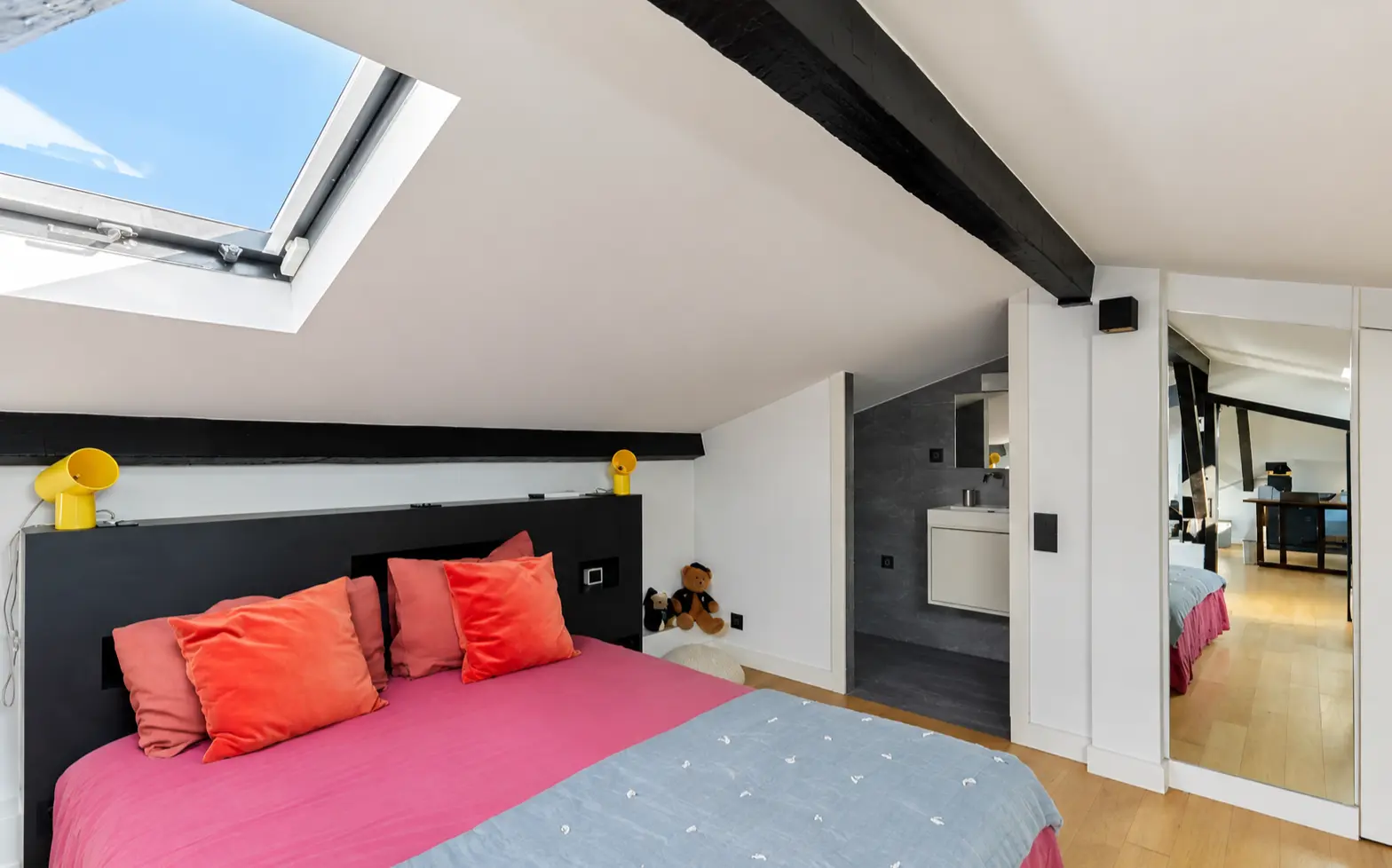 Upper-level bedroom beneath a skylight with adjoining shower room — Saint-Dominique / Rue Cler, 7e arrondissement de Paris, Paris