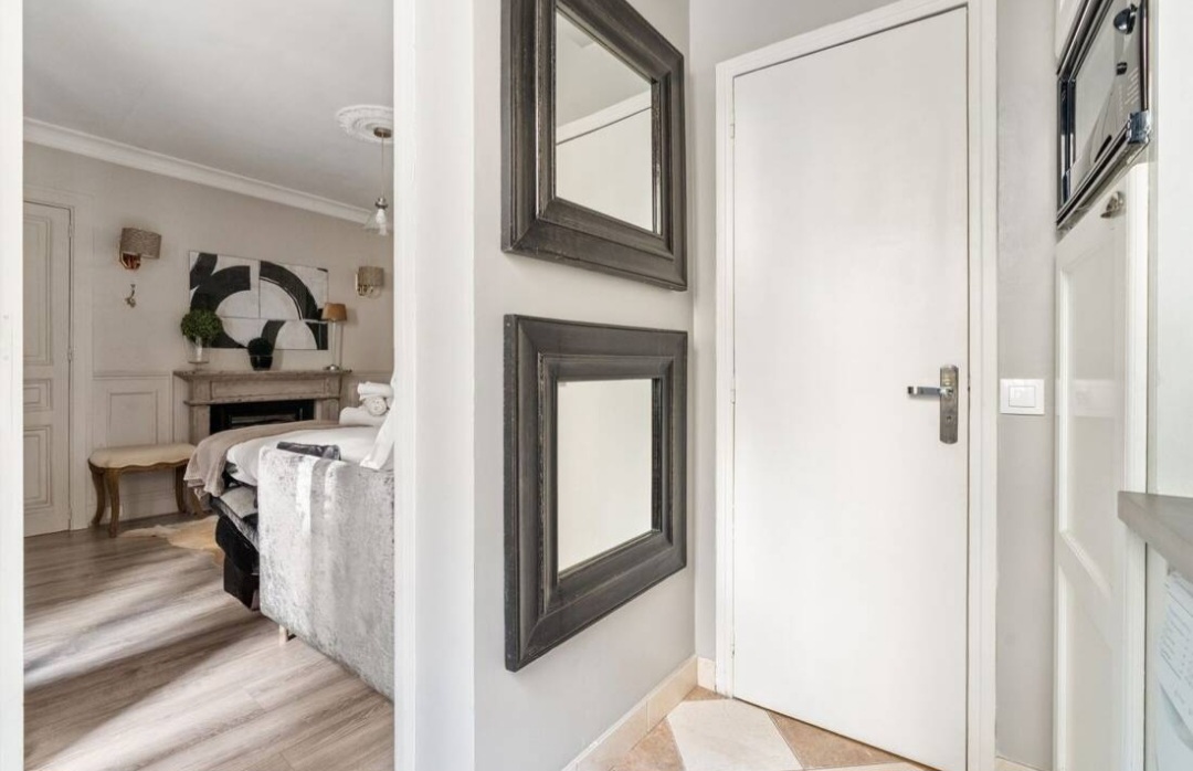 Entrance hall with mirrors leading into the living area of the Rue du Bac studio — Rue du Bac · Paris 7e