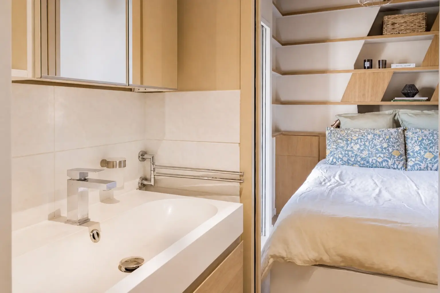 Bathroom vanity with large basin, mirror cabinet and heated towel rail — Rue Amélie, 7e arrondissement de Paris, Paris