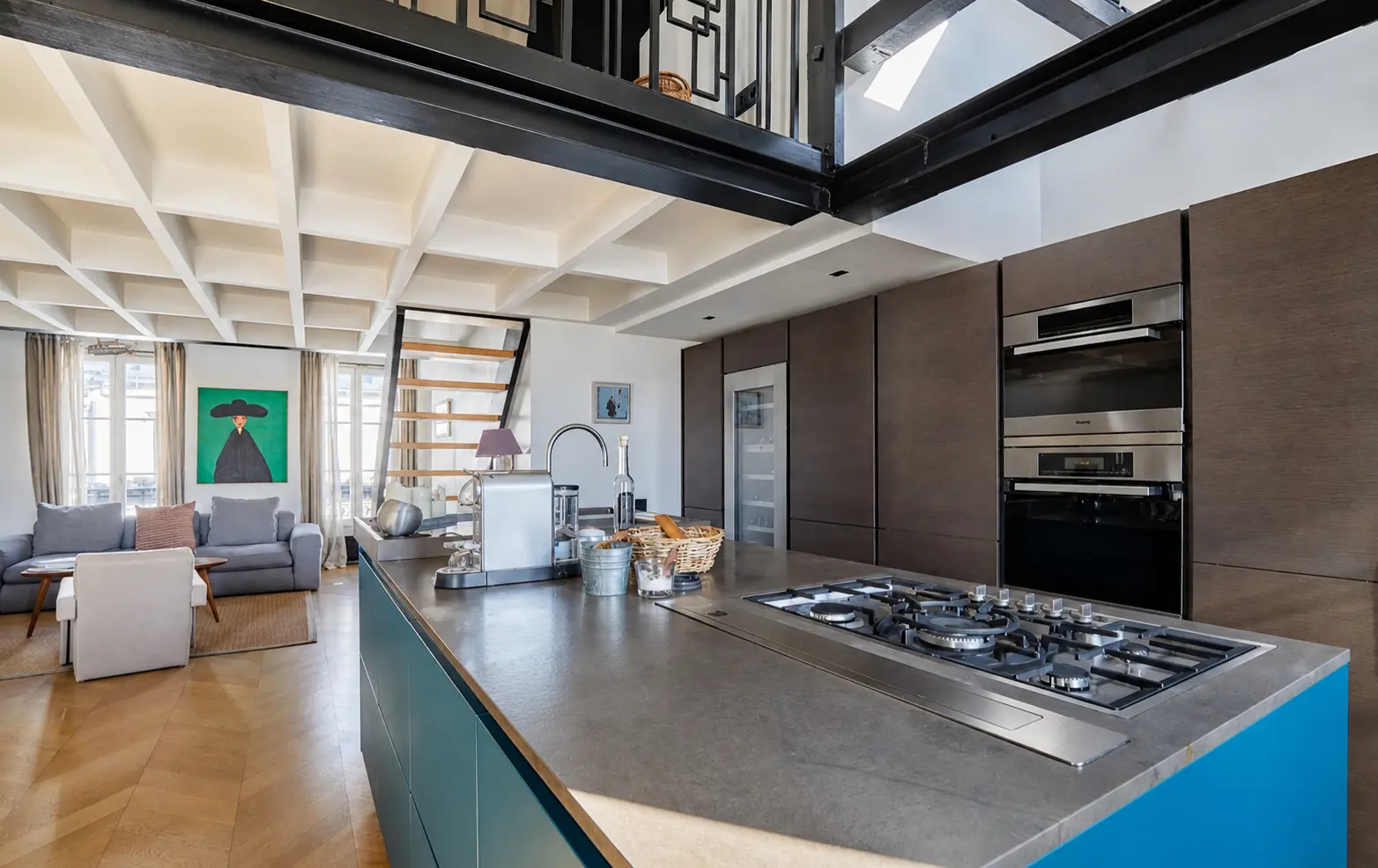 Fully equipped kitchen with oven and generous worktop, open to the living room — Saint-Dominique / Rue Cler, 7e arrondissement de Paris, Paris